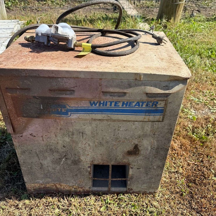LB White Heater, With Regulator, In Working Condition. This Item is Located in South Dakota, Therefo