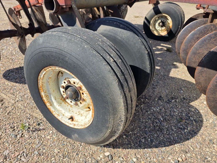 ih-470-tandem-disk,-manual-fold-wings,-9.5l-14-tires-on-6-bolt-rims,-hydraulic-lift,-rear-hitch,-dis-image-22