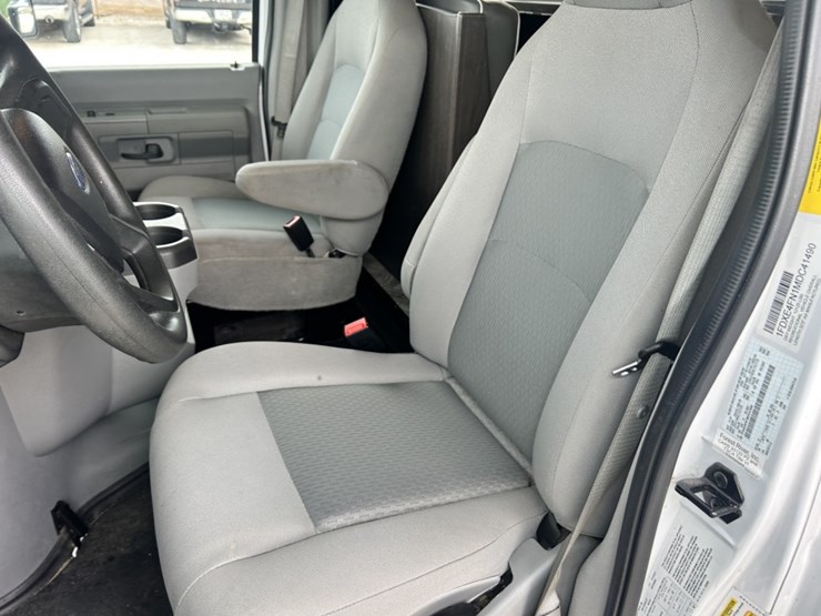 2021-ford-e450-image-39
