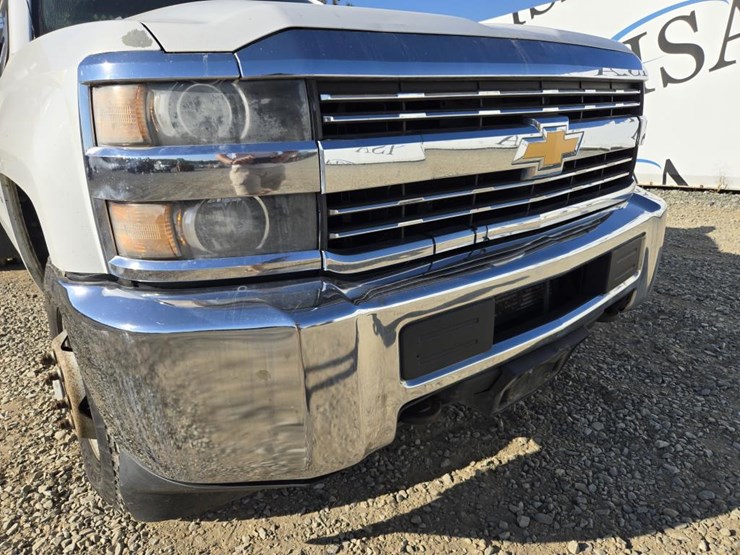 2015-chevrolet-3500-image-9
