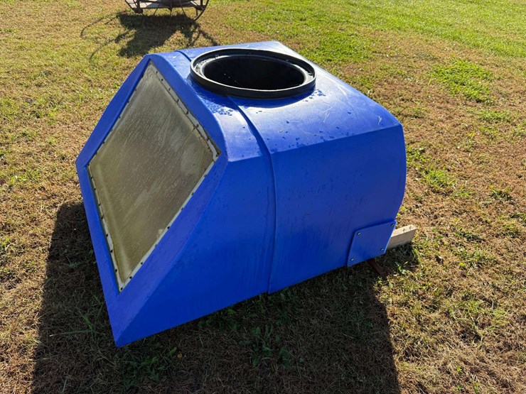 42-gallon-solar-heated-livestock-water-tank-image-4