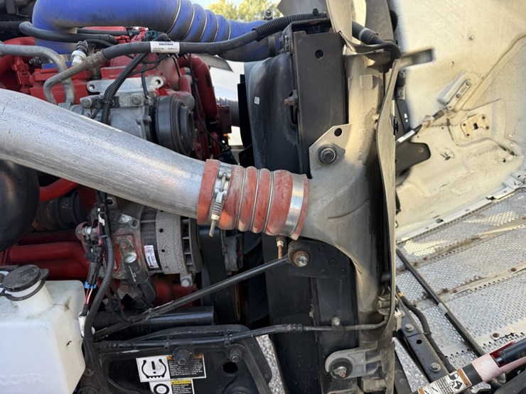 2022-peterbilt-579-image-21