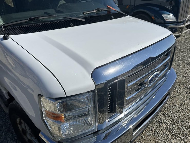 2014-ford-e250-image-13
