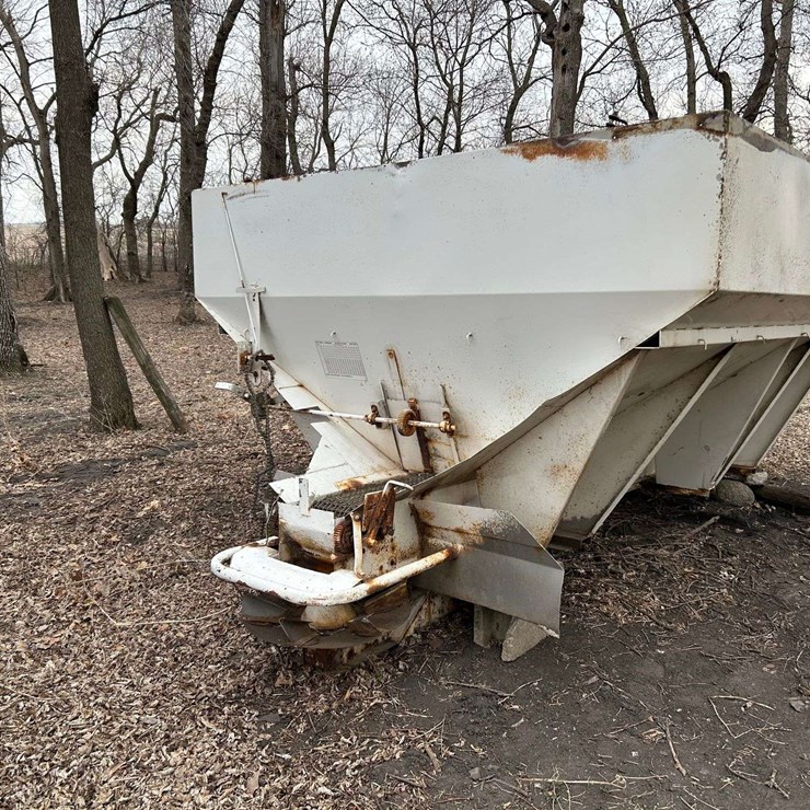 10 Ton Willmar Fertlizier Box for Parts or Repair