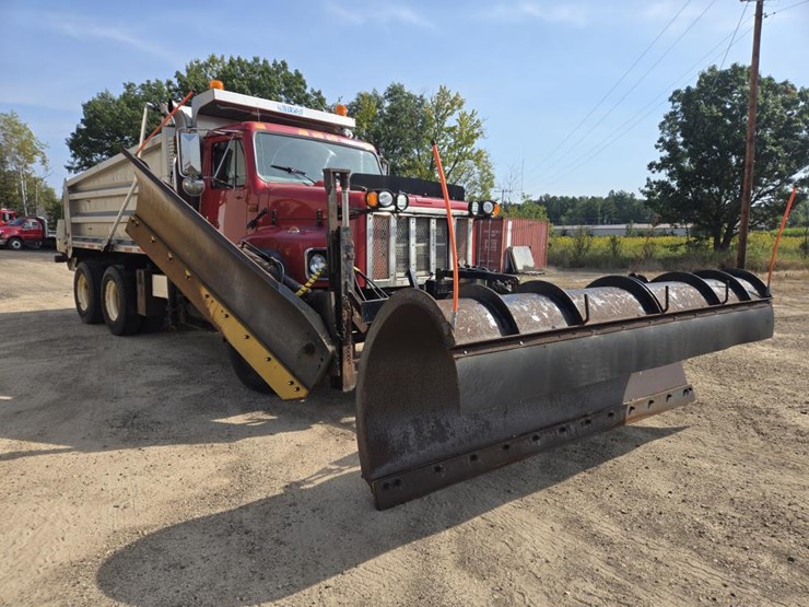 #1243-•-2002-international-6x4-dump-truck-image-2