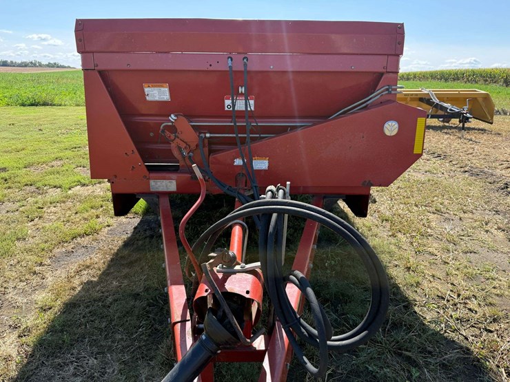 new-holland-195-image-12