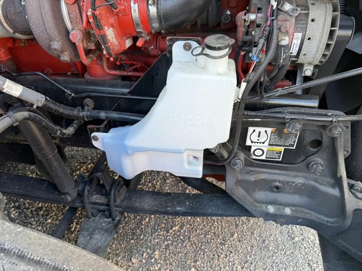2022-peterbilt-579-image-24