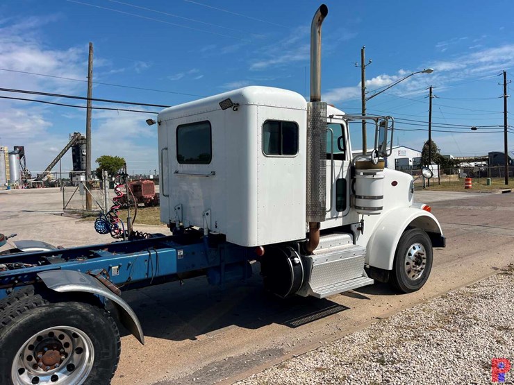 2012-peterbilt-367-image-2