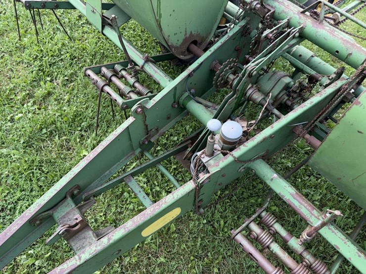 john-deere-494a-4r38”-planter,-markers,-fert-boxes,-autolube-greaser,-works,-*must-be-removed-in-10-image-11
