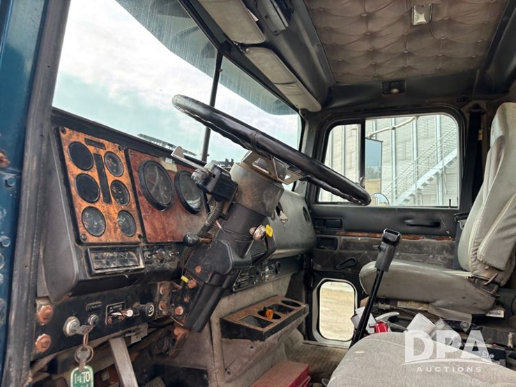 1995-ihc-9400-dry-tender-truck-(pz13881)-image-65