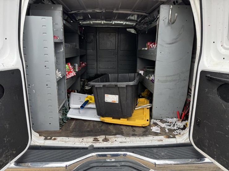 2013-ford-cargo-image-41