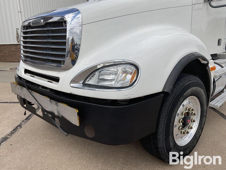 2006-freightliner-columbia-120-image-13