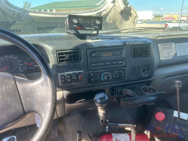 2005-ford-f650-image-13