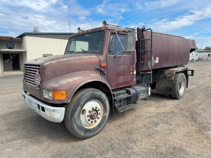 1990-international-4900-image-1
