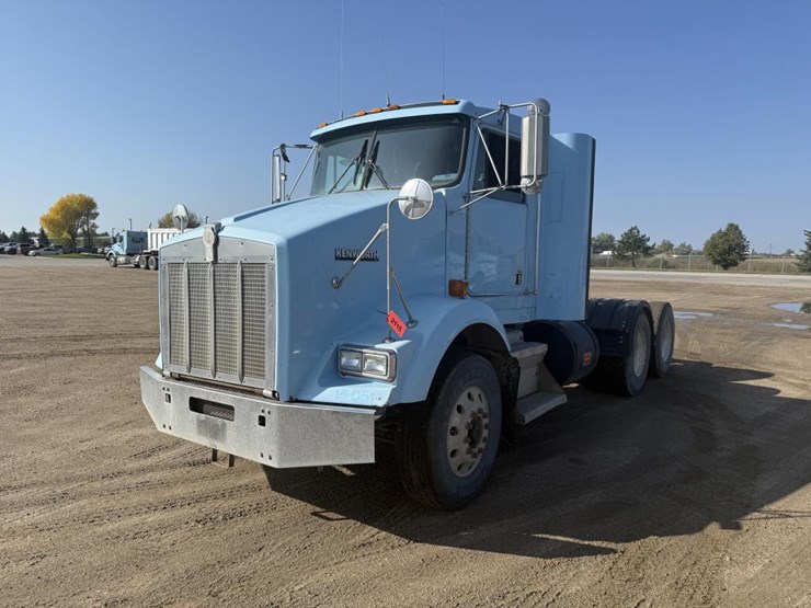 2015-kenworth-t800-image-1