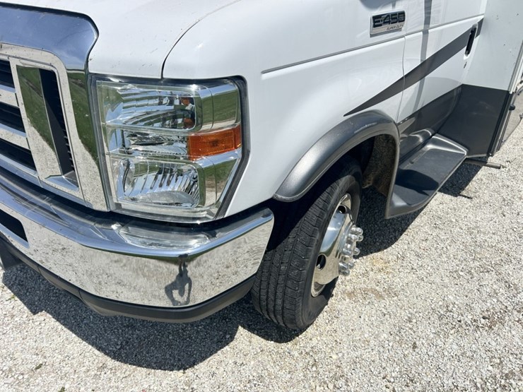 2017-ford-e450-image-9