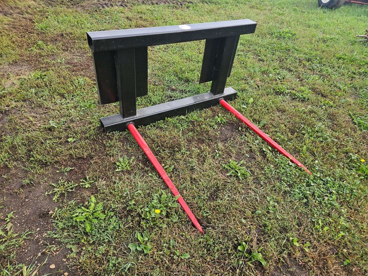 m&j-oldenburg-mfg-single-bale-spear,-skid-loader-quick-attach-image-3