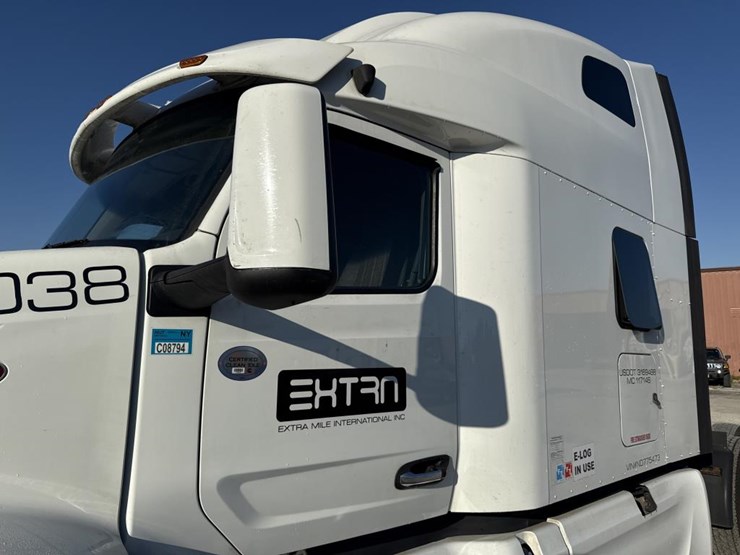 2022-peterbilt-579-image-27