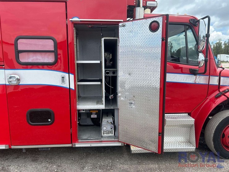 2016-freightliner-m2-106-braun-ambulance-image-39