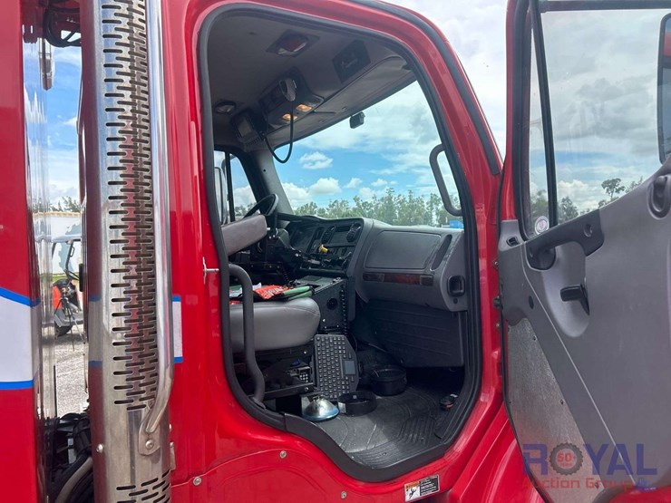 2016-freightliner-m2-106-braun-ambulance-image-38