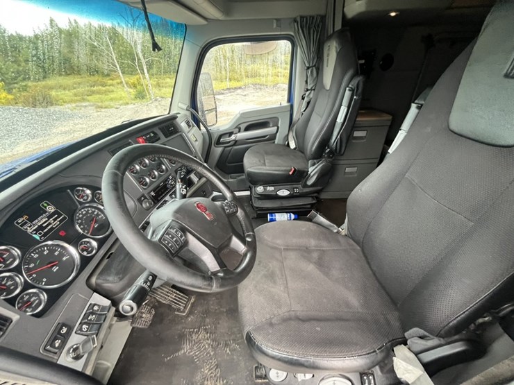 2020-kenworth-t680-image-110