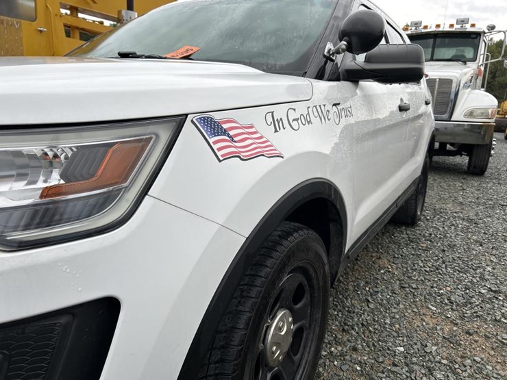 2017-ford-explorer-image-9