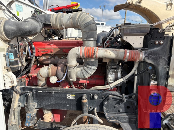 2010-peterbilt-367-image-14