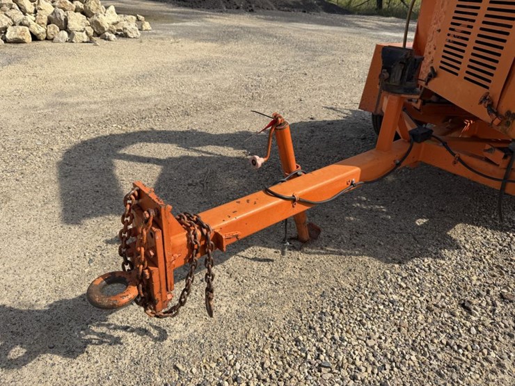 #1233-•-towable-wood-chipper-image-10