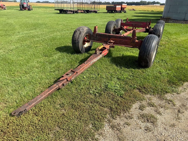 electric-tandem-silage-wagon-running-gear-image-3