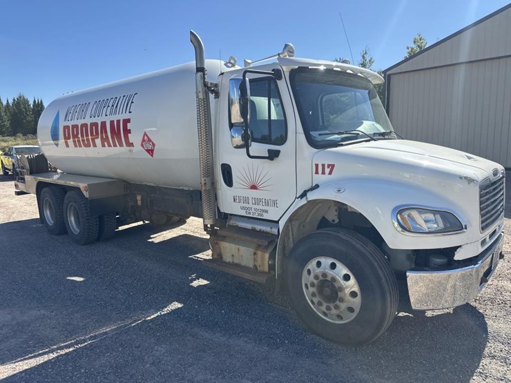 #1806-•-2013-freightliner-tanker-truck-image-7