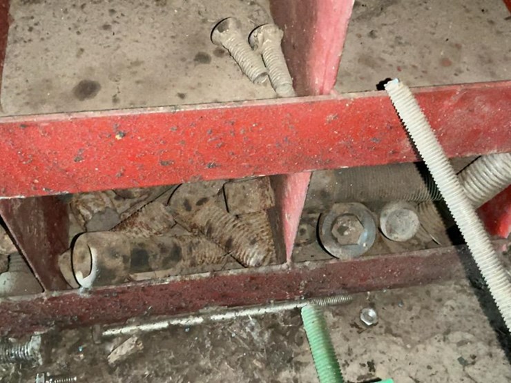 #120-•-coarse-thread-bolts-rack-and-contents-image-72