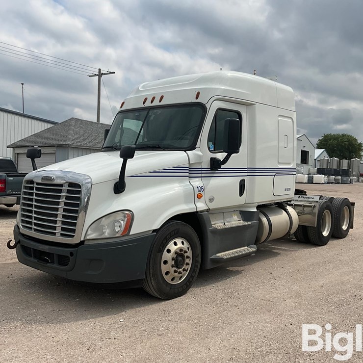 2015 FREIGHTLINER CASCADIA 125