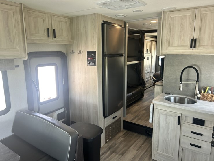 2023-ford-e450-image-67