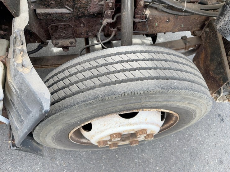 2003-isuzu-npr-image-11