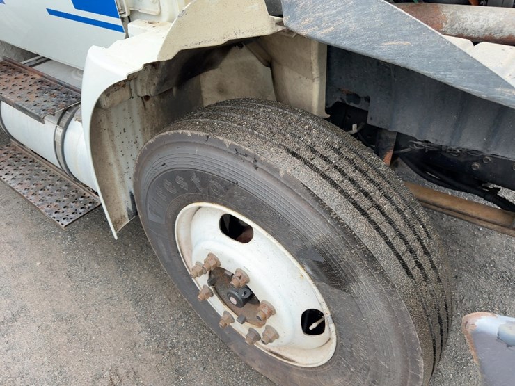 2002-international-durastar-4300-image-11