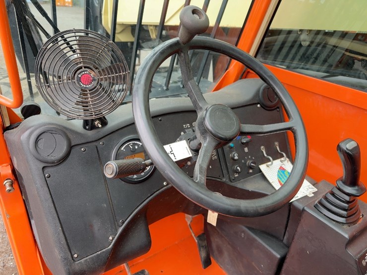 2012-jlg-g10-55a-image-20