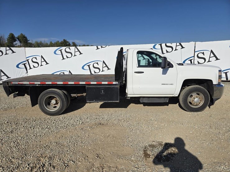 2015-chevrolet-3500-image-6