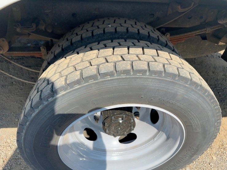 2017-ford-f550-xl-image-10