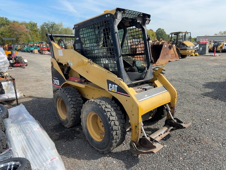 2004-caterpillar-242b-image-6