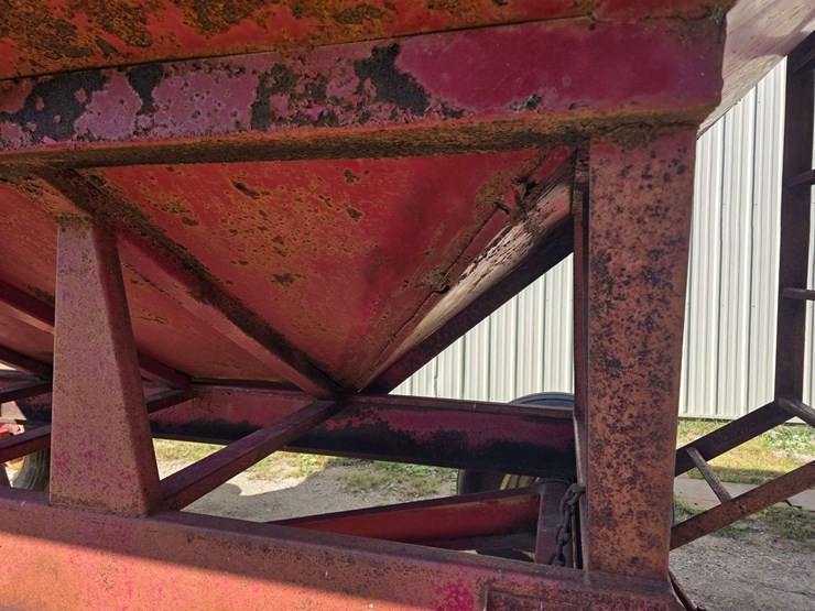 lundell-gravity-box-on-balzer-running-gear,-12.5l-16-tires-on-8-bolt-rims,-front-and-rear-ladder,-ex-image-7