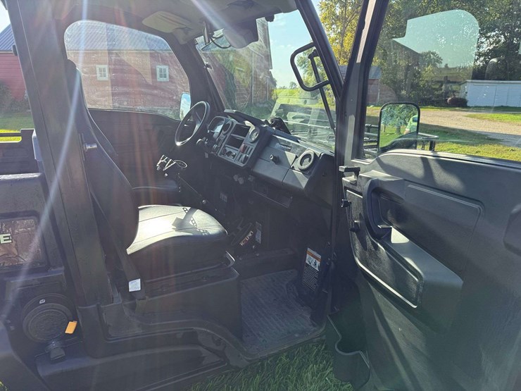 2021-john-deere-gator-image-6