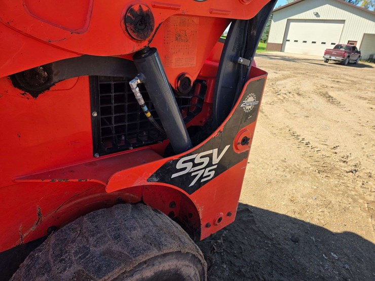 2019-kubota-ssv75-image-25