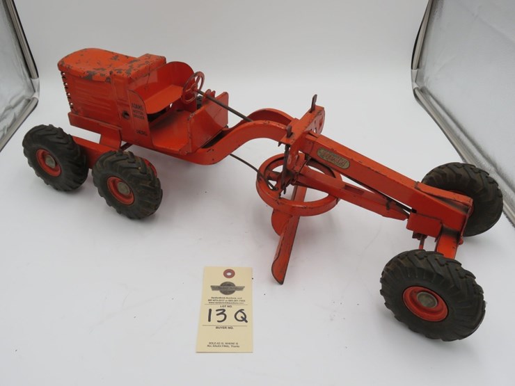 doepke-model-toys-adams-grader-image-2