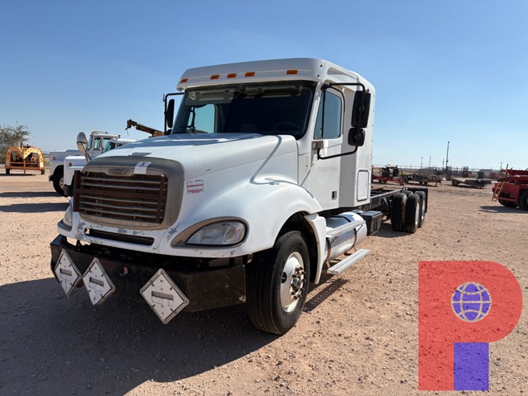 2006-freightliner-columbia-120-image-2