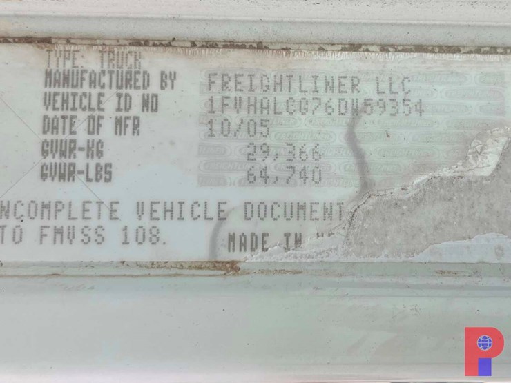 2006-freightliner-fld120-image-14