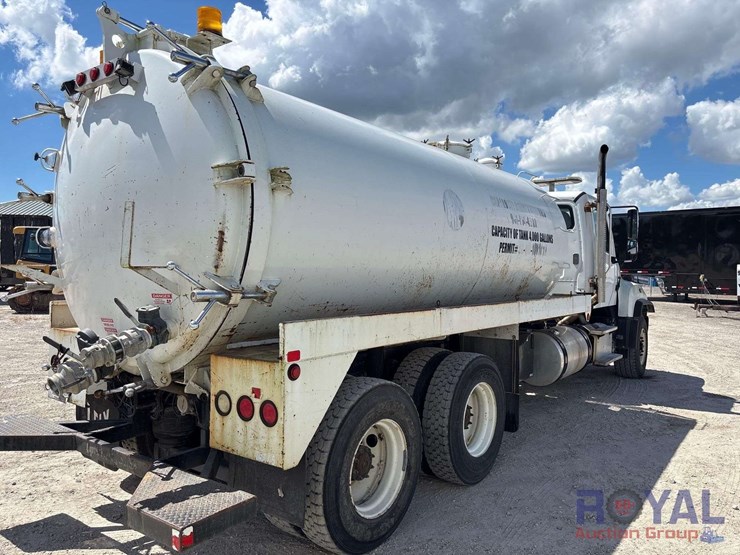 2016-freightliner-114sd-image-3