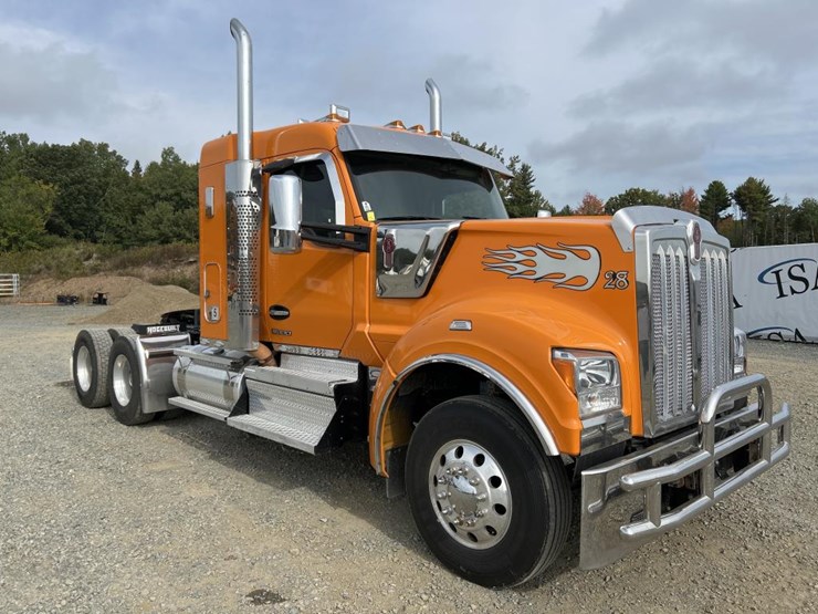 2023-kenworth-w990-image-7