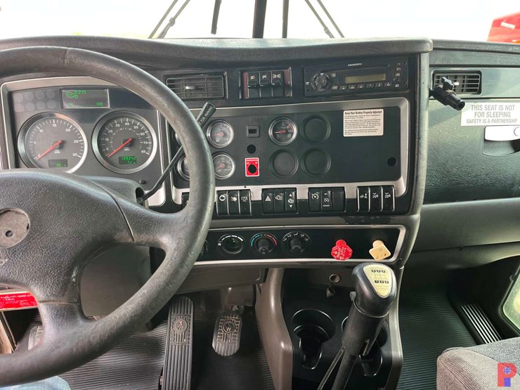 2010-kenworth-t800-image-9