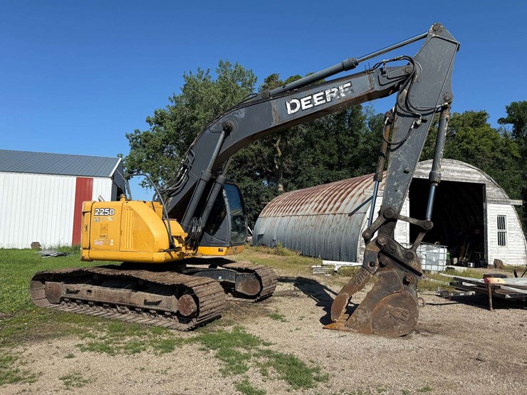 deere-225d-lc-image-7