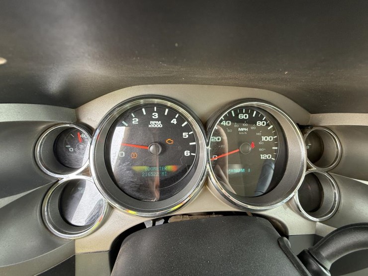 2011-gmc-2500hd-image-47
